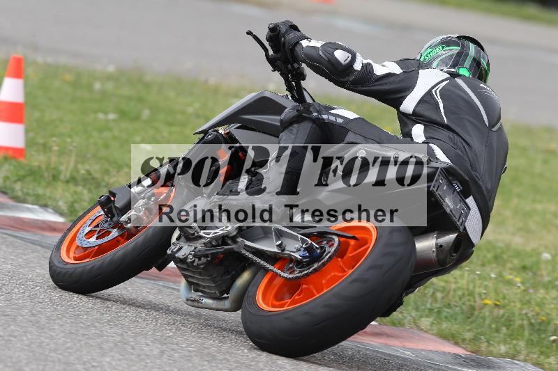 /Archiv-2025/10 23.04.2025 Cornu Master School ADR/rot-rouge/46